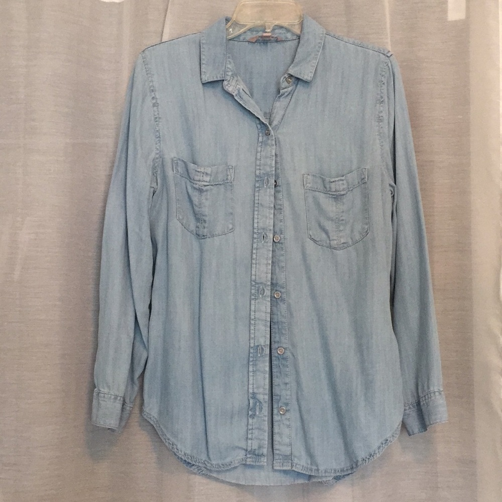 Banana republic chambray button down